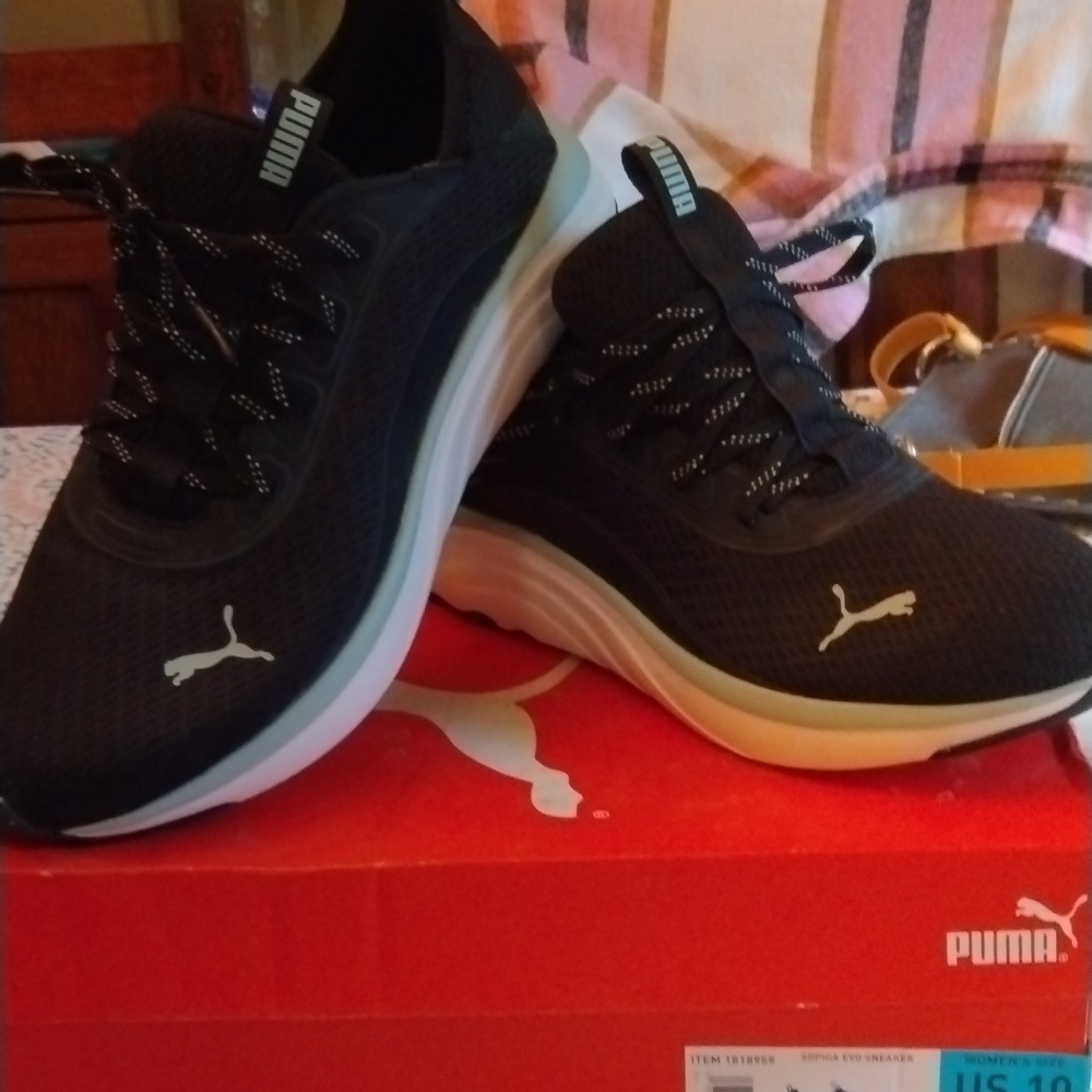 Women's Puma Soft Foam Sneakers